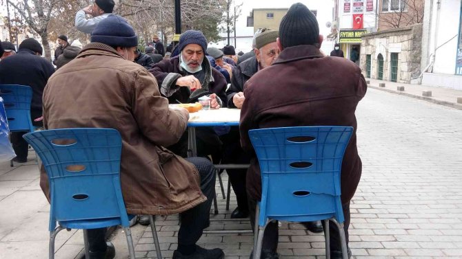 13 yıldır her cuma aynı geleneği sürdürüyorlar