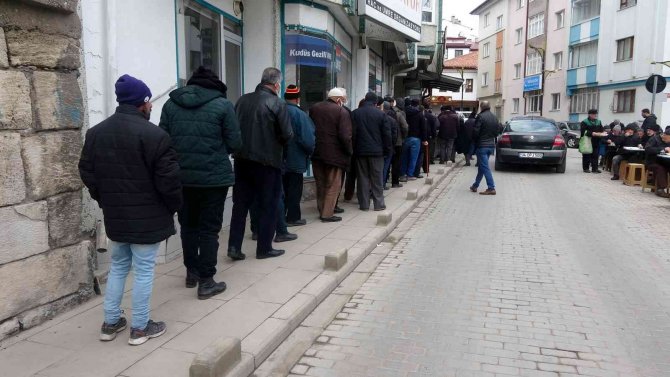 13 yıldır her cuma aynı geleneği sürdürüyorlar