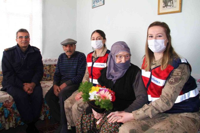 Dosta güven düşmana korku salan jandarma ekiplerinden anlamlı proje