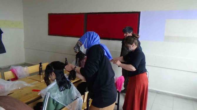 Köy okullarındaki kız öğrencilere ücretsiz kuaför hizmeti