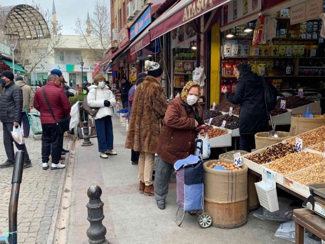 Ramazanın bereketi çarşıya yansımaya başladı