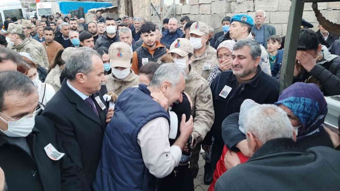 Şehit Uzman Çavuş Mahmut Güleş son yolculuğuna uğurlandı