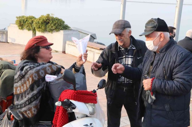 Kızının altın küpesini ararken "çekirdekçi abla" oldu