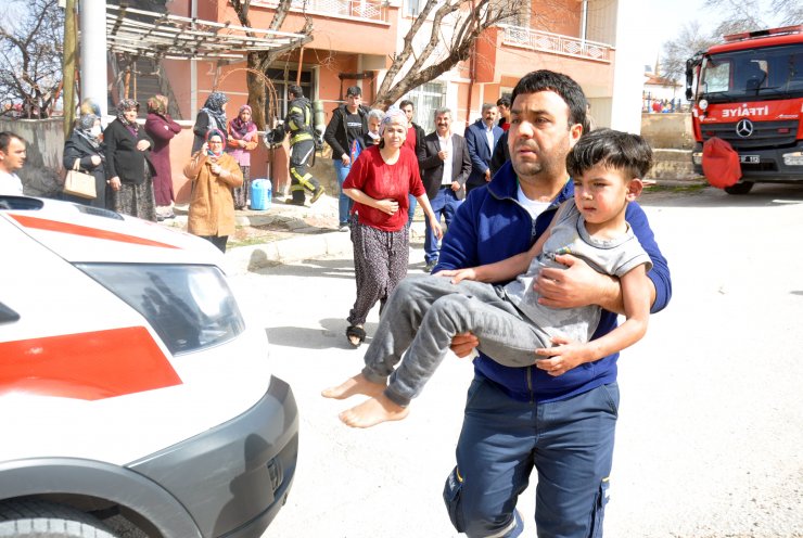 Kendini alevlerin içine attı 5 aylık bebeğİ kurtardı!
