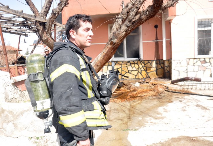 Kendini alevlerin içine attı 5 aylık bebeğİ kurtardı!