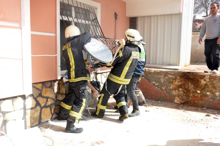 Kendini alevlerin içine attı 5 aylık bebeğİ kurtardı!