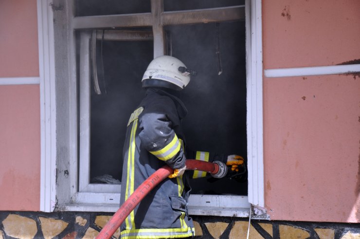 Kendini alevlerin içine attı 5 aylık bebeğİ kurtardı!