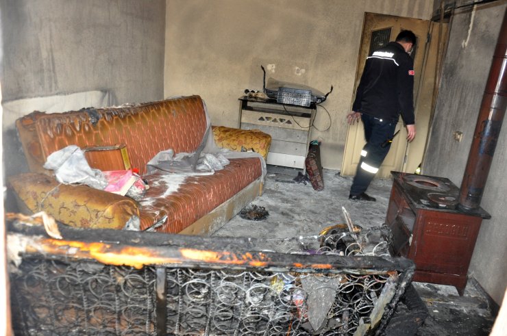 Kendini alevlerin içine attı 5 aylık bebeğİ kurtardı!