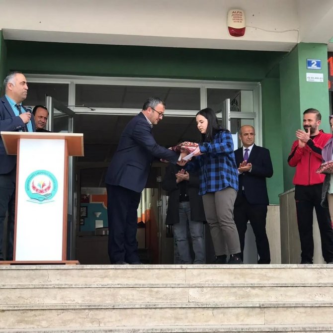 Beyşehir’de kitap okuma yarışmasında ödüller sahiplerini buldu
