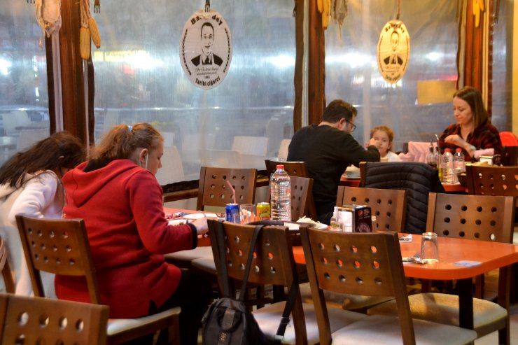 Ramazan'ın ilk gününde en geç iftarı, Edirneliler yaptı