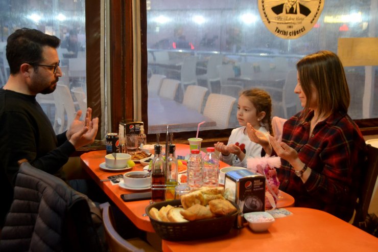 Ramazan'ın ilk gününde en geç iftarı, Edirneliler yaptı