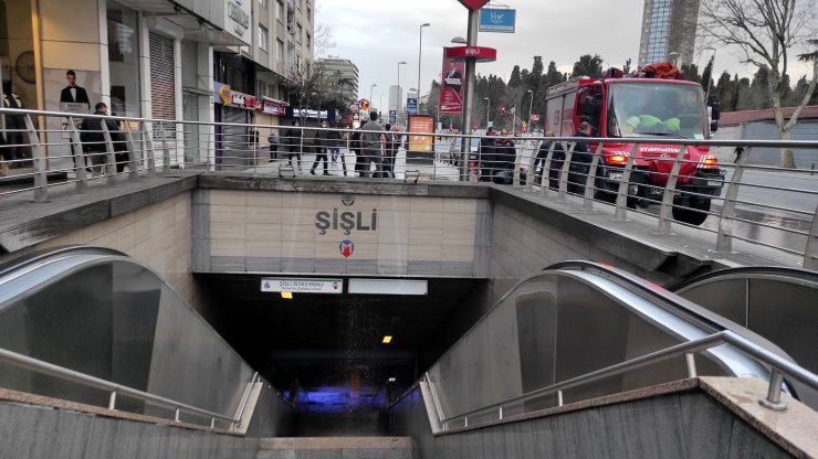 Boru patladı; su dolan metro istasyonu kapatıldı