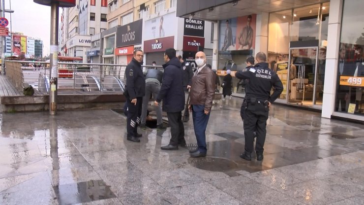 Boru patladı; su dolan metro istasyonu kapatıldı