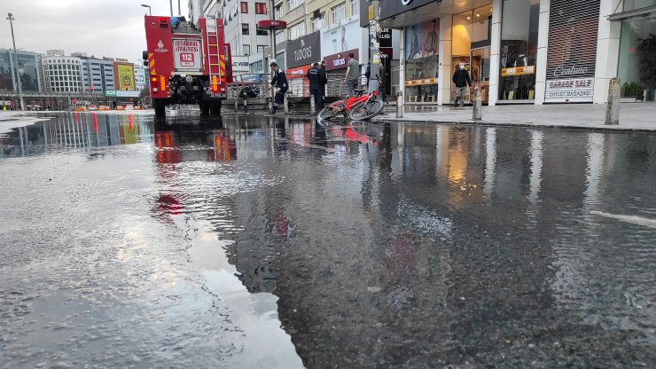 Boru patladı; su dolan metro istasyonu kapatıldı