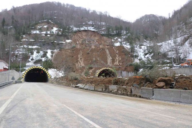 Heyelan sebebiyle kapanan Bolu Dağı Tüneli’nde çalışmalar sürüyor