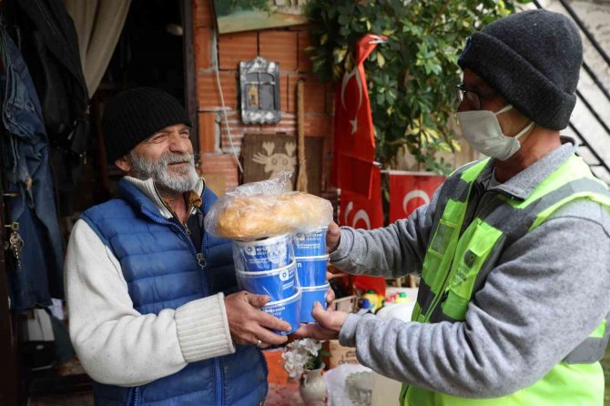 Yaşlı vatandaşlara 2 öğün, 3 çeşit yemek