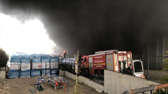 Karaman'da plastik malzeme üreten fabrikada yangın