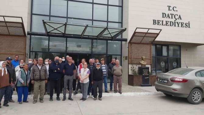 Belediyenin altı yıl önce kapattığı yol mahalleliyi çileden çıkardı