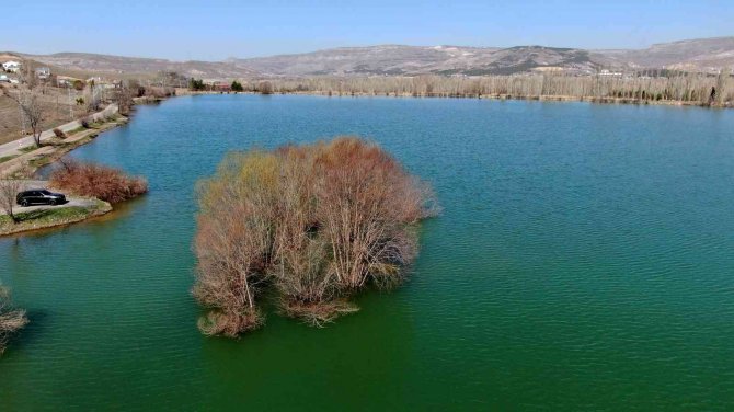 Geçtiğimiz yıl kuruyan göller karların erimesi ile doldu taştı