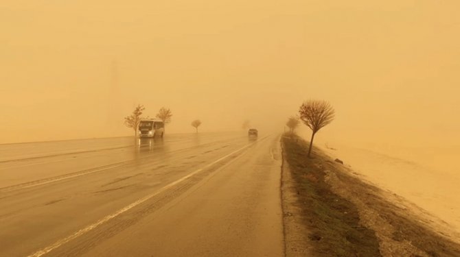 Tatvan güne çamurla uyandı