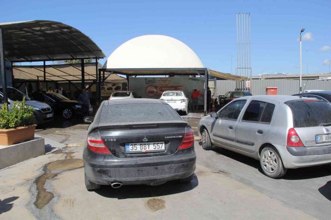 Çamur yağdı; oto yıkamacılarda yoğunluk yaşandı