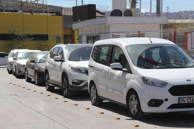 Çamur yağdı; oto yıkamacılarda yoğunluk yaşandı