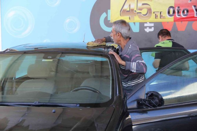 Çamur yağdı; oto yıkamacılarda yoğunluk yaşandı