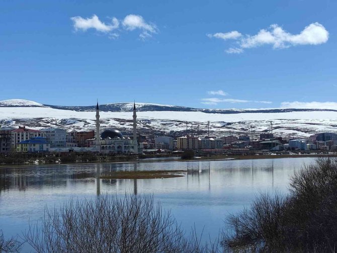 Nehir taştı, Ardahan ovası sular altında kaldı