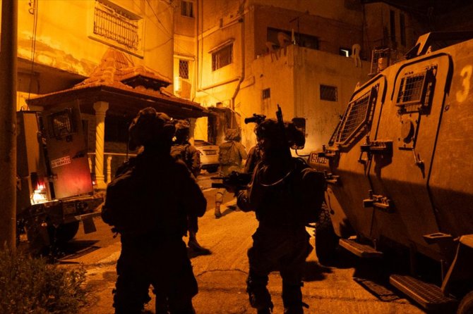 İsrail ordusunun Batı Şeria'daki baskınlarında 21 Filistinli gözaltına alındı