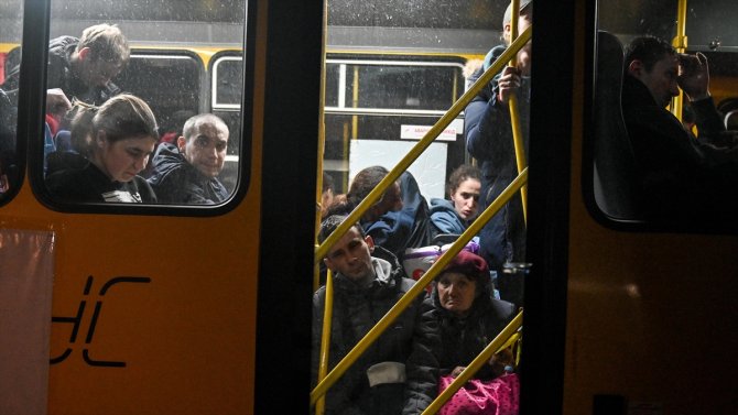 Rus ordusu tarafından alıkonulan tahliye otobüsleri serbest bırakıldı