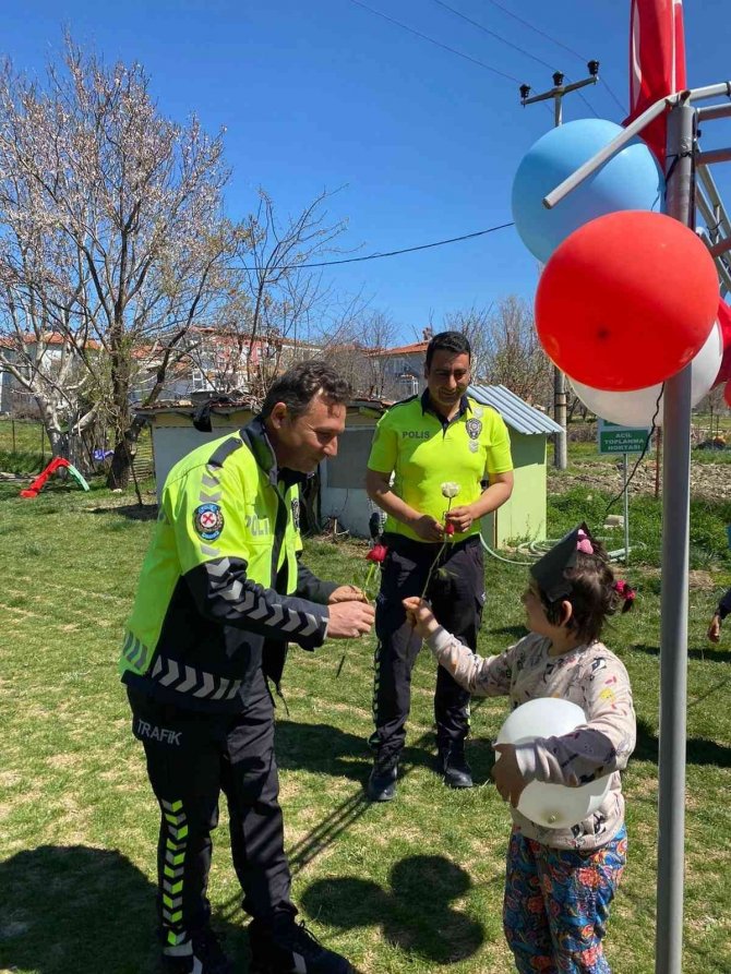 Kavga ihbarına giden polislere pasta sürprizi