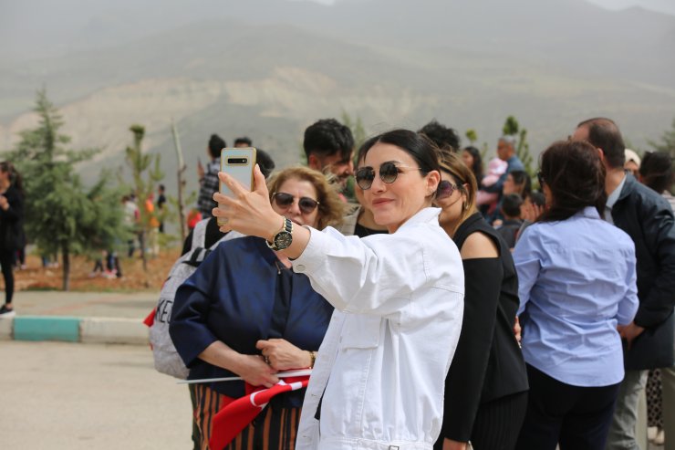 Türk Yıldızları'nın gösterisi toz taşınımı nedeniyle kısa sürdü