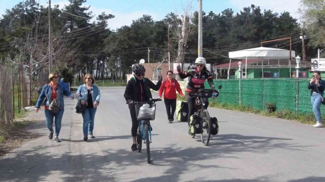 İngiliz kadın gezgin bisikletle dünya turunda