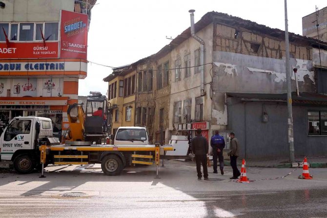 Gürsu’da metruk binalar yıkılıyor