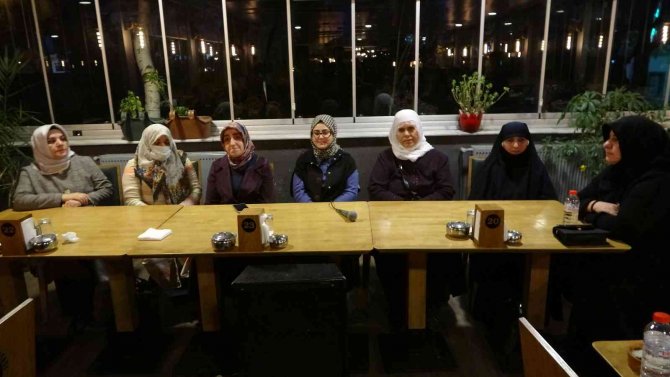 Muş’ta evlat nöbeti tutan anneler iftarda buluşturuldu