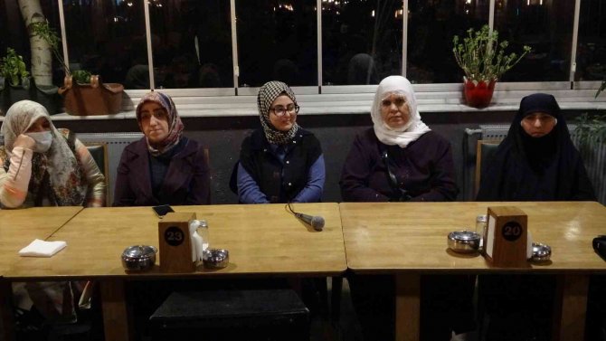 Muş’ta evlat nöbeti tutan anneler iftarda buluşturuldu