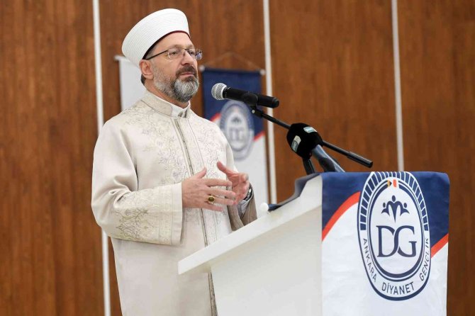 Diyanet İşleri Başkanı Erbaş, gençlerle iftarda buluştu