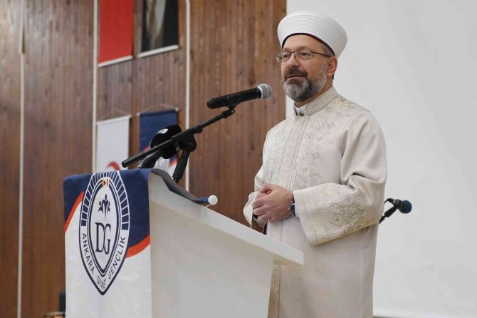 Diyanet İşleri Başkanı Erbaş, gençlerle iftarda buluştu