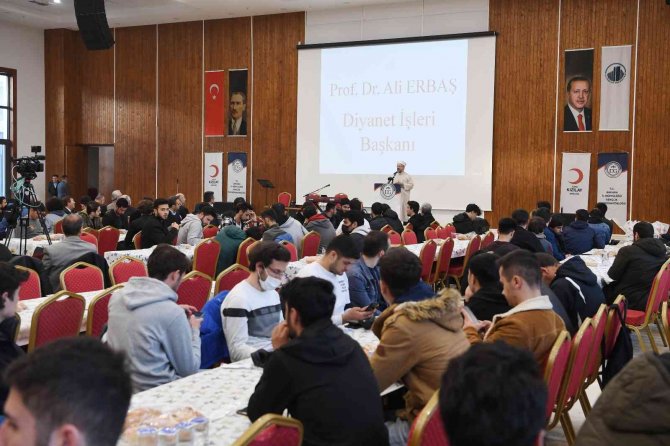 Diyanet İşleri Başkanı Erbaş, gençlerle iftarda buluştu