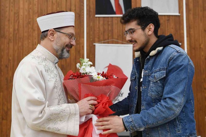 Diyanet İşleri Başkanı Erbaş, gençlerle iftarda buluştu