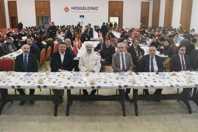 Diyanet İşleri Başkanı Erbaş, gençlerle iftarda buluştu