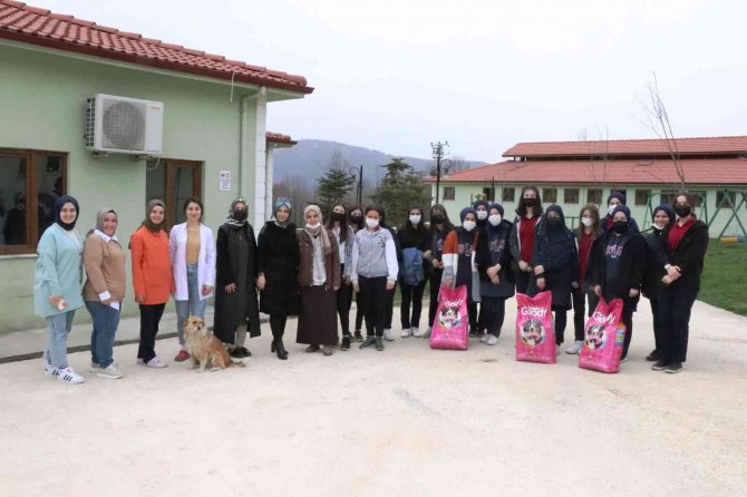 Etkinlikten kazandıklarını hayvanlar için harcadılar