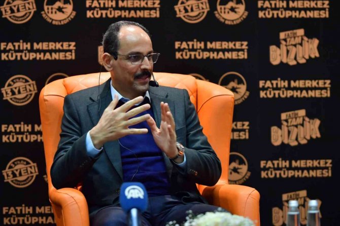 Kalın Fatih Merkez Kütüphanesi’nde gençlerle bir araya geldi