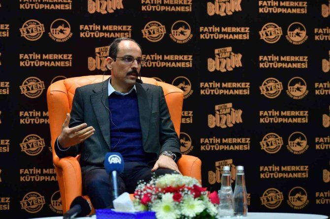 Kalın Fatih Merkez Kütüphanesi’nde gençlerle bir araya geldi