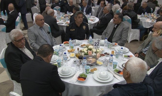 Konya Emniyeti şehit aileleri, gaziler ve polis emeklileri onuruna iftar yemeği verdi