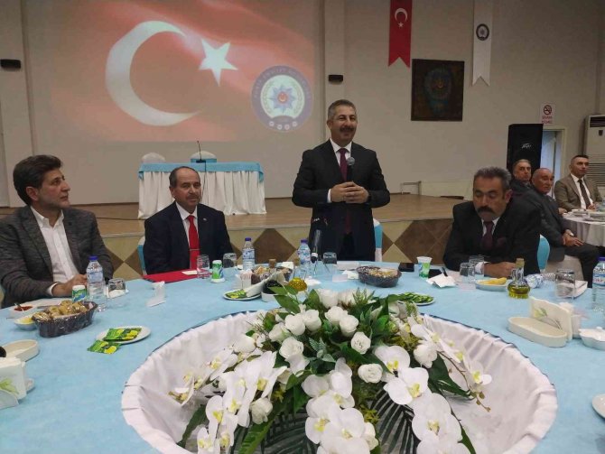 Konya Emniyeti şehit aileleri, gaziler ve polis emeklileri onuruna iftar yemeği verdi