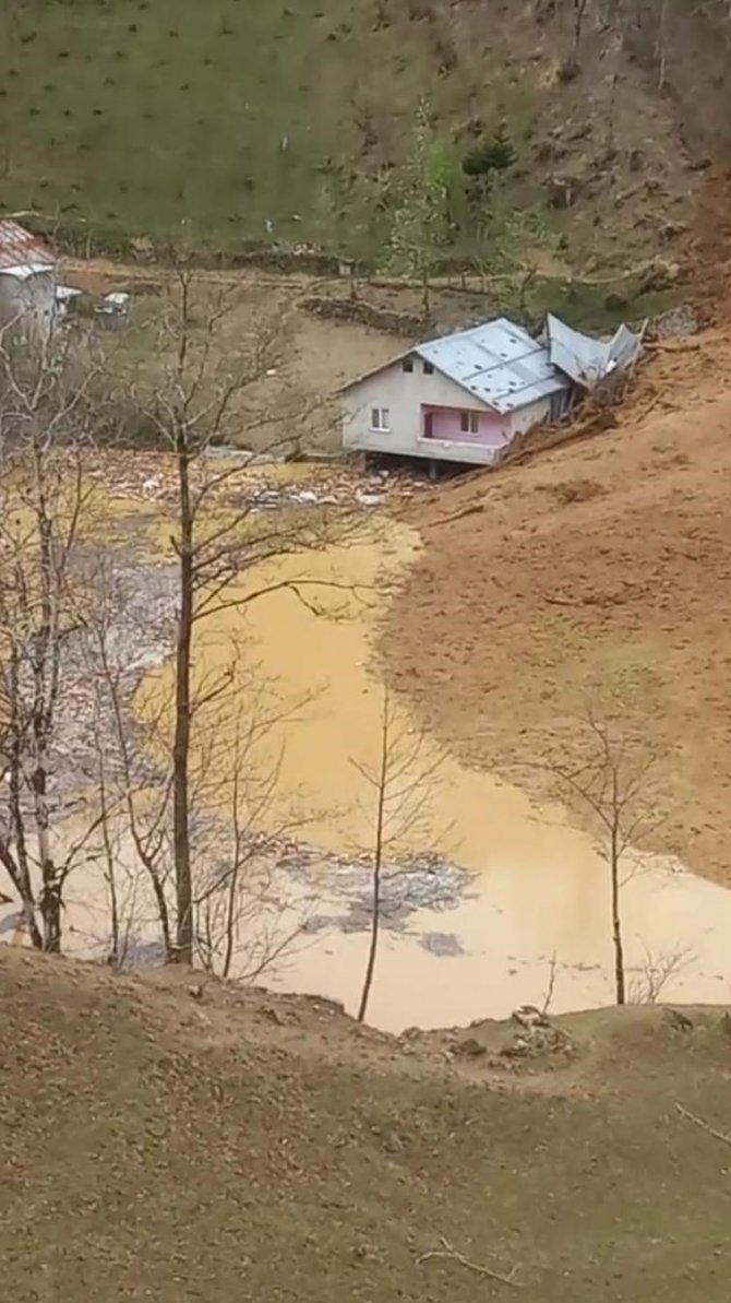 Dağ adeta çamur oldu aktı