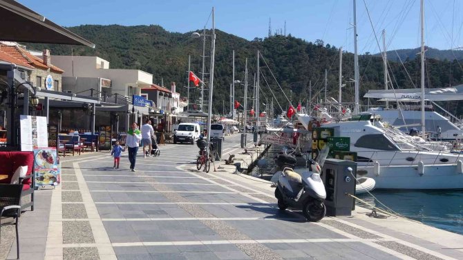 Dev yolcu gemisi Marmaris Limanı’na demir attı