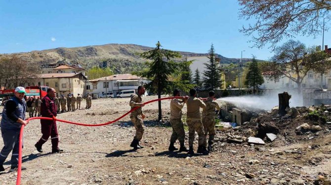Jandarma ve güvenlik korucularına yangınla mücadele eğitimi