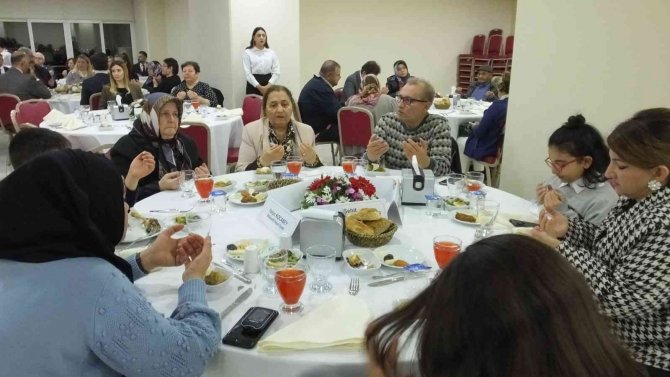 Şehit aileleri iftarda bir araya geldi